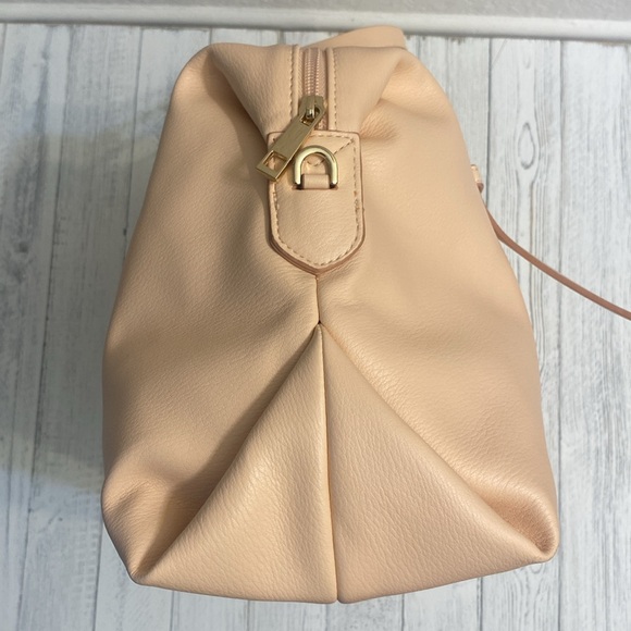 NWOT Pink satchel / Crossbody/ Shoulder bag with matching Sunglasses Case - Picture 4 of 11